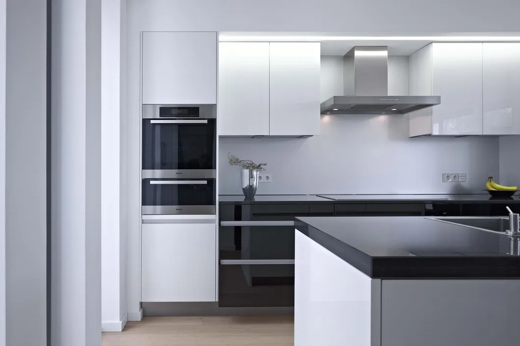 Custom Classic New Style Black Painting High Gloss Modular Kitchen Cabinet